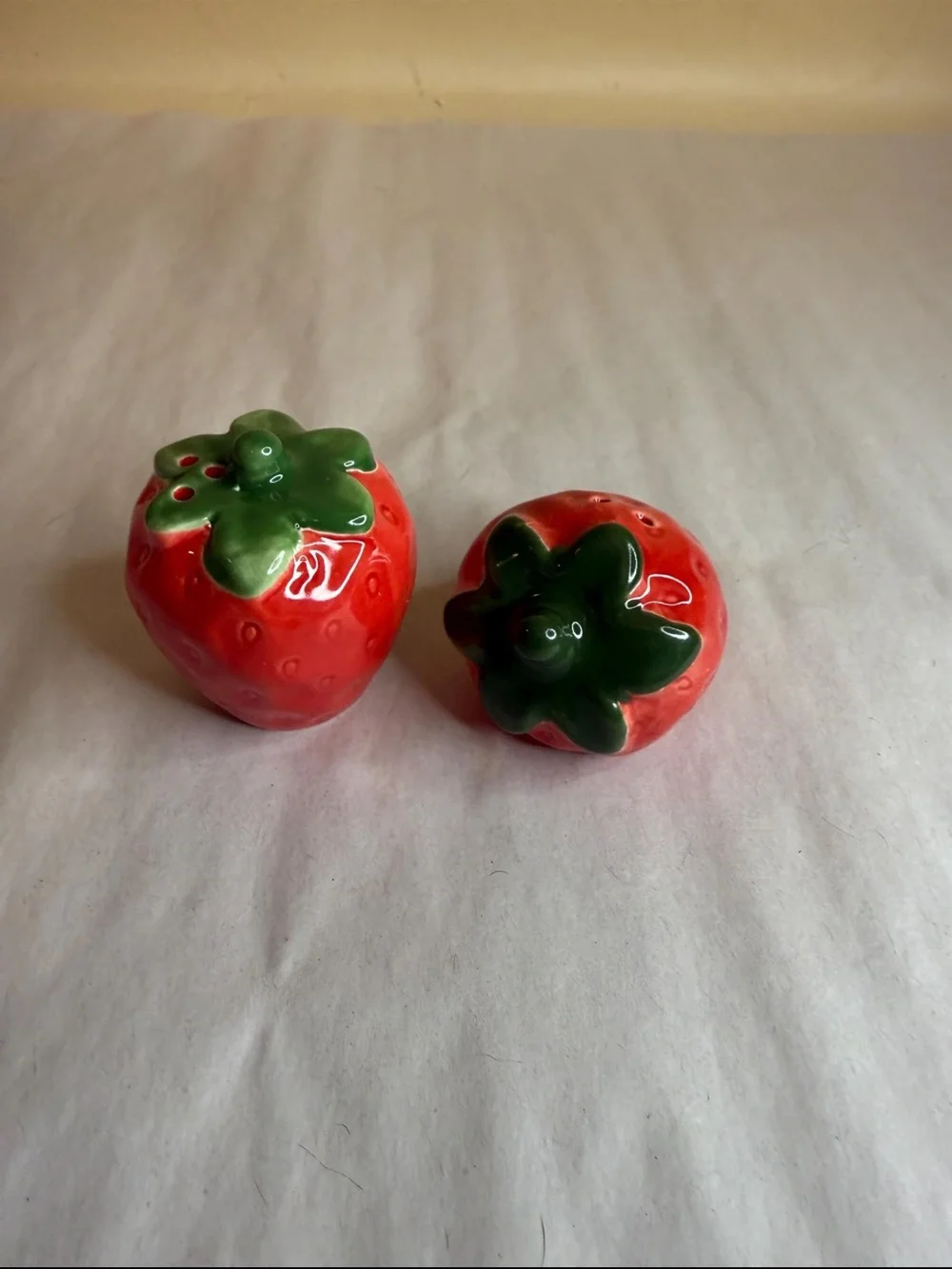 Cracker Barrel Strawberry Mini Salt And Pepper Shaker Set 2026$